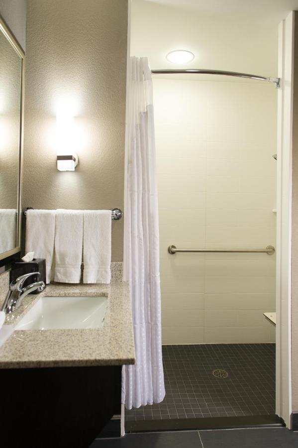 Holiday Inn Express And Suites Madison Central By Ihg Ngoại thất bức ảnh