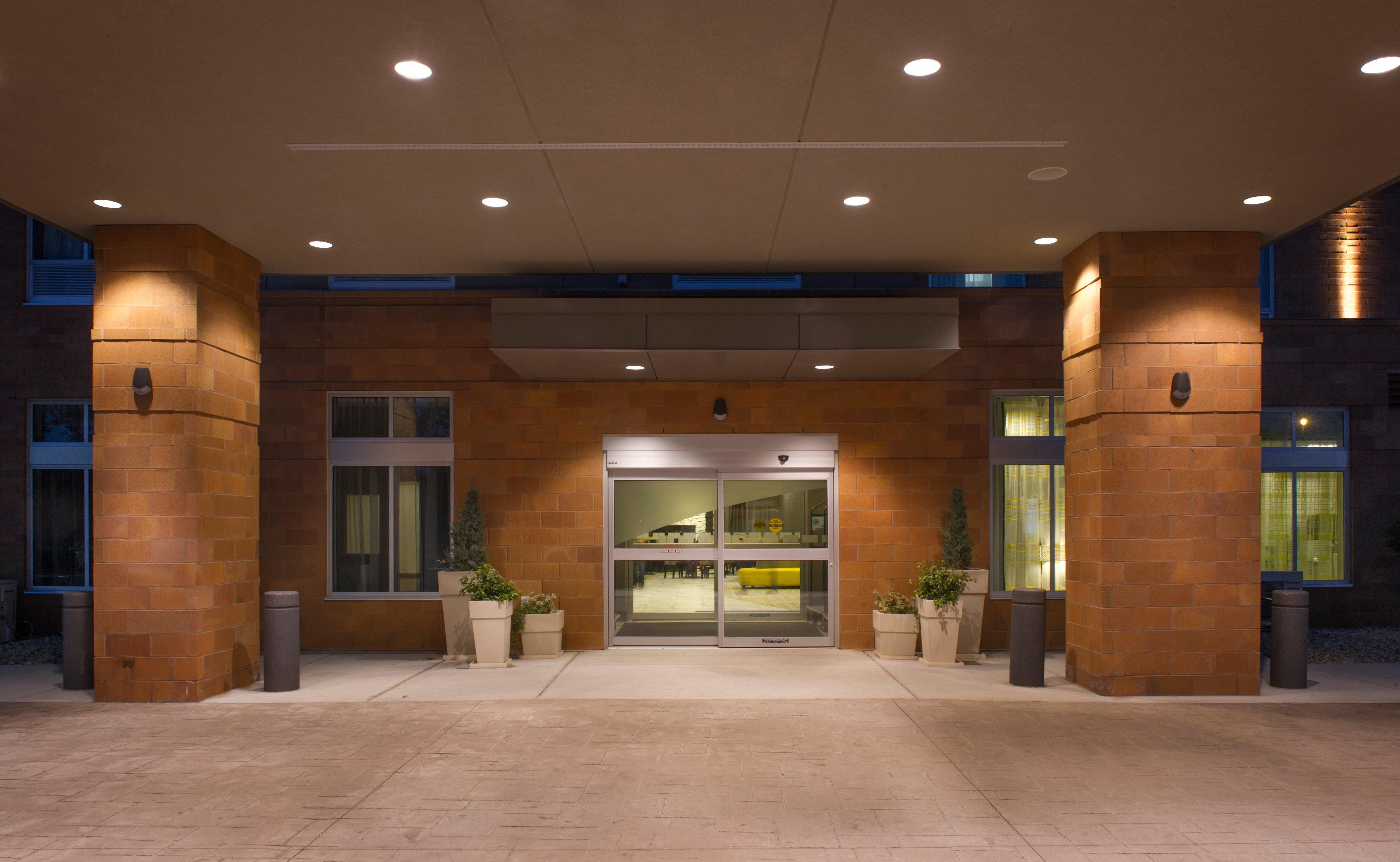 Holiday Inn Express And Suites Madison Central By Ihg Ngoại thất bức ảnh